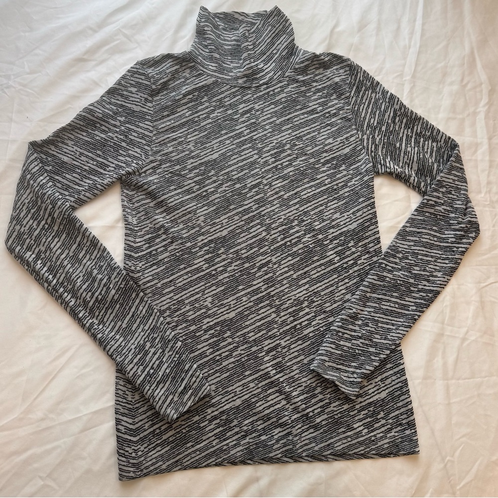 ATHLETA Flurry Seamless Turtleneck Base Top Black and White Geometric Small